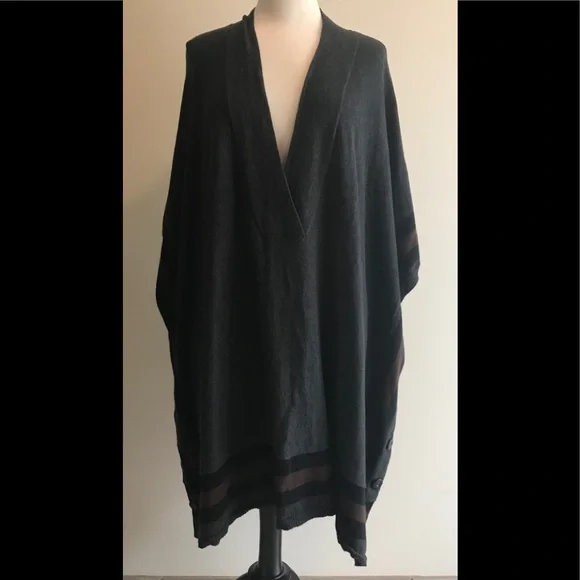 Nordstrom | Hinge | Sweater Poncho | Detailed Border - Picture 3 of 9